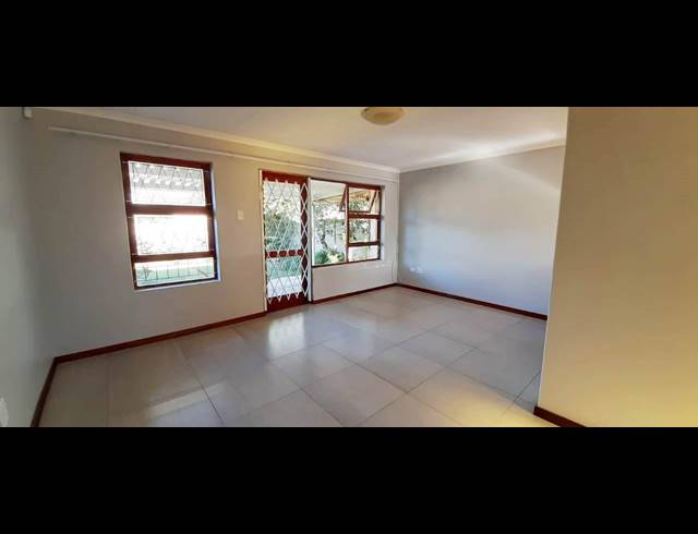2 BEDROOM TOWNHOUSE RENTED IN LORRAINE
